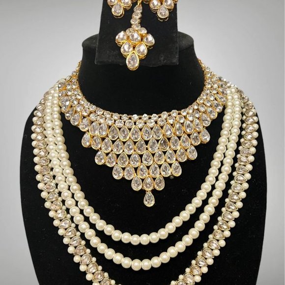 Gold Plated Crystal Stone  Necklace Set - Picture 4 of 5